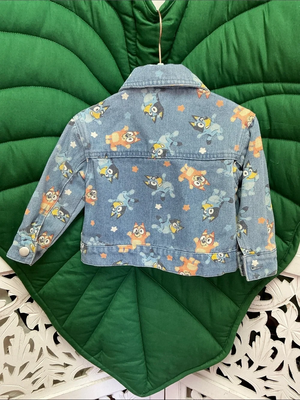 Bluey denim infant jacket. Size 12mos. Two front pockets.